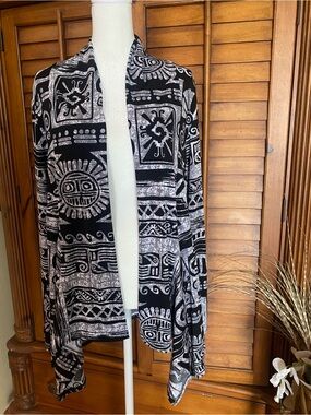 Jostar open cardigan Black and White size Large